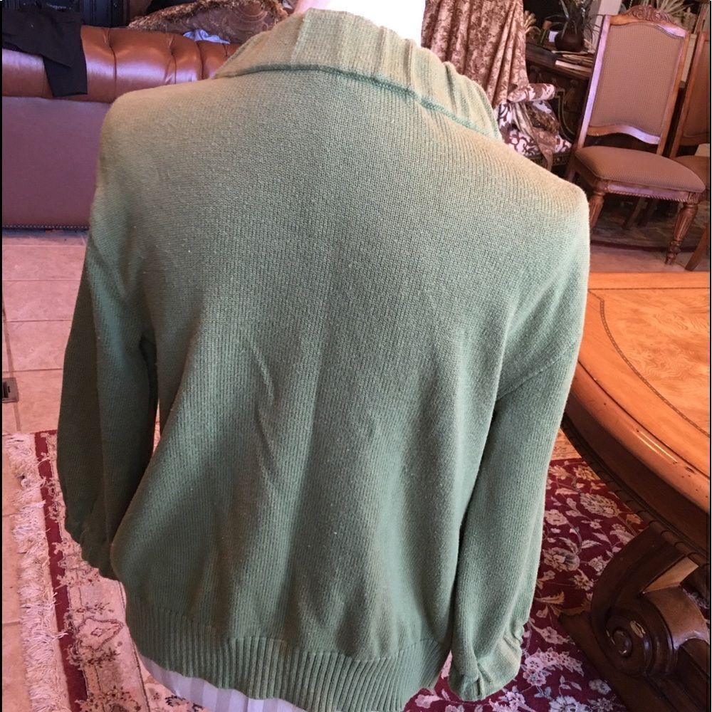 VINCE SPRING Moss Green Sweater! - Picture 2 of 8
